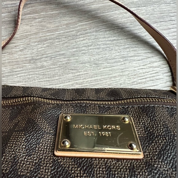 Michael Kors Pebbled Leather Monogram Print 2 Pocket Mini - Picture 2 of 6